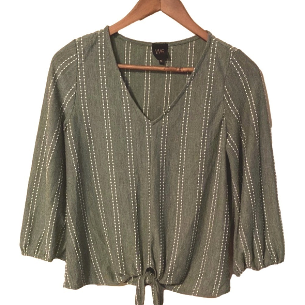 Anthropologie W5 Embroidered Vneck front tie top. 19P 24L